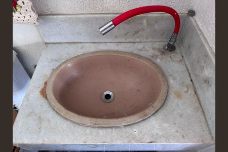 Casa para alugar com 200m², 2 quartos e 5 vagasBanheiro Social