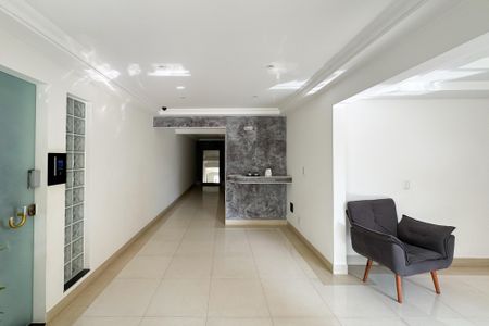 Apartamento à venda com 102m², 3 quartos e 2 vagas Apartamento à venda com 102m², 3 quartos e 2 vagasÁrea comum - Hall