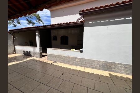 Casa para alugar com 280m², 3 quartos e 5 vagas Casa para alugar com 280m², 3 quartos e 5 vagasÁrea externa