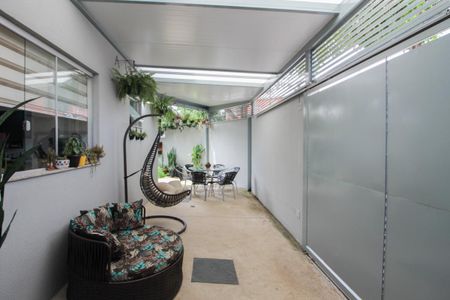 Casa à venda com 174m², 3 quartos e 2 vagas Casa à venda com 174m², 3 quartos e 2 vagasGaragem