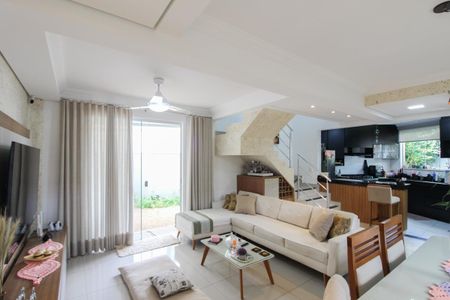 Sala de casa à venda com 3 quartos, 174m² em Rio Branco, Belo Horizonte