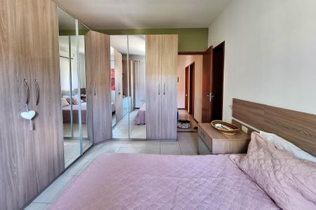 Casa de condomínio à venda com 180m², 3 quartos e 2 vagas Casa de condomínio à venda com 180m², 3 quartos e 2 vagasSuíte 1