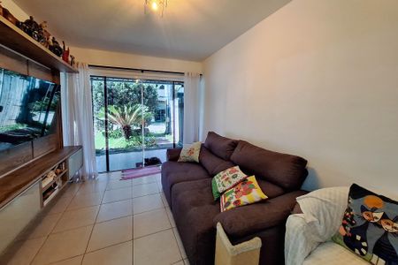 Casa de condomínio à venda com 180m², 3 quartos e 2 vagas Casa de condomínio à venda com 180m², 3 quartos e 2 vagasSala