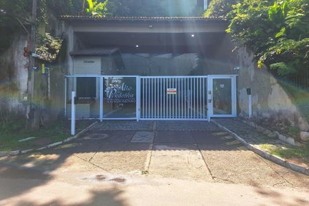Casa de condomínio à venda com 180m², 3 quartos e 2 vagas Casa de condomínio à venda com 180m², 3 quartos e 2 vagasFachada