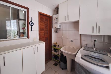 Casa de condomínio à venda com 180m², 3 quartos e 2 vagas Casa de condomínio à venda com 180m², 3 quartos e 2 vagasÁrea de Serviço