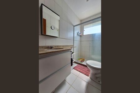 Casa de condomínio à venda com 180m², 3 quartos e 2 vagas Casa de condomínio à venda com 180m², 3 quartos e 2 vagasBanheiro da Suíte 1