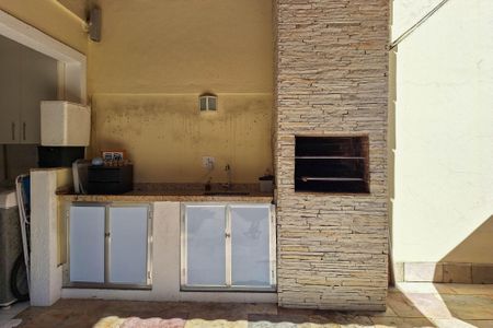 Casa de condomínio à venda com 180m², 3 quartos e 2 vagas Casa de condomínio à venda com 180m², 3 quartos e 2 vagasQuintal