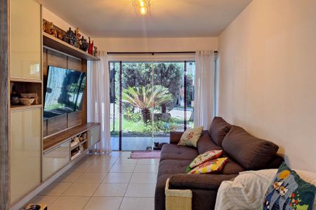 Casa de condomínio à venda com 180m², 3 quartos e 2 vagas Casa de condomínio à venda com 180m², 3 quartos e 2 vagasSala