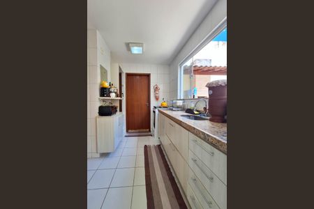 Casa de condomínio à venda com 180m², 3 quartos e 2 vagas Casa de condomínio à venda com 180m², 3 quartos e 2 vagasCozinha