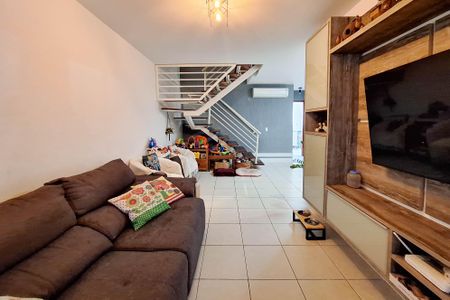 Sala de casa de condomínio à venda com 3 quartos, 180m² em Badu, Niterói