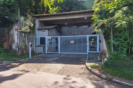 Casa de condomínio à venda com 180m², 3 quartos e 2 vagas Casa de condomínio à venda com 180m², 3 quartos e 2 vagasFachada