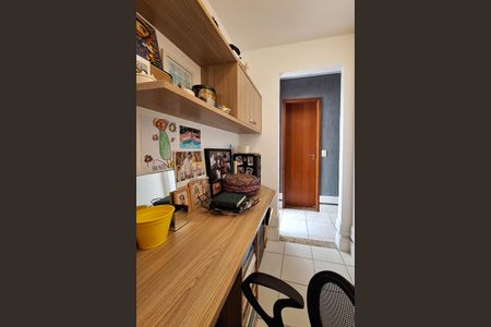 Casa de condomínio à venda com 180m², 3 quartos e 2 vagas Casa de condomínio à venda com 180m², 3 quartos e 2 vagasEscritório