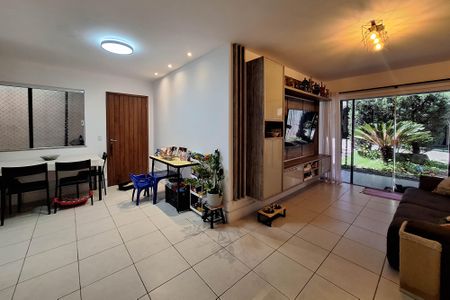 Casa de condomínio à venda com 180m², 3 quartos e 2 vagas Casa de condomínio à venda com 180m², 3 quartos e 2 vagasSala