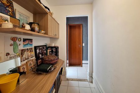 Casa de condomínio à venda com 180m², 3 quartos e 2 vagas Casa de condomínio à venda com 180m², 3 quartos e 2 vagasEscritório