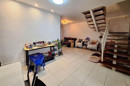 Sala de casa de condomínio à venda com 3 quartos, 180m² em Badu, Niterói