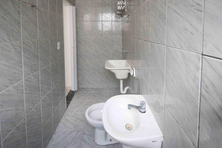 Casa para alugar com 30m², 1 quarto e sem vagaBanheiro e Área de Serviço