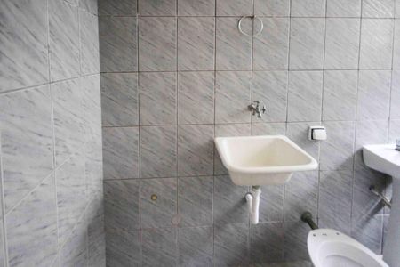 Banheiro e Área de Serviço de casa para alugar com 1 quarto, 30m² em Vila California, São Paulo