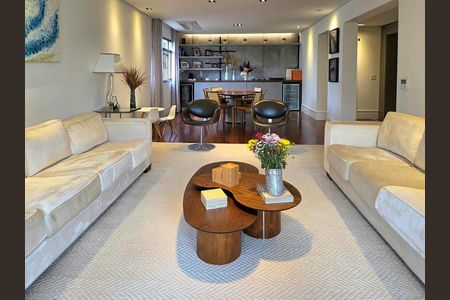 Apartamento à venda com 229m², 4 quartos e 4 vagasSala