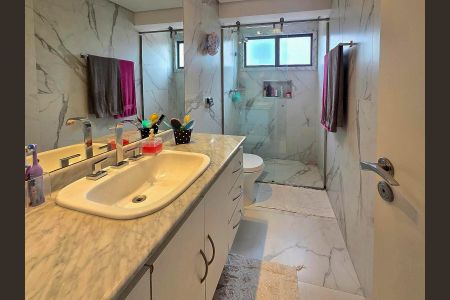 Apartamento à venda com 229m², 4 quartos e 4 vagasBanheiro Social