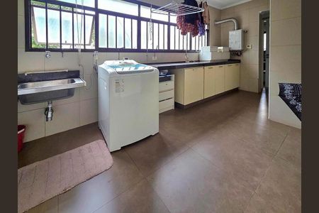 Apartamento à venda com 229m², 4 quartos e 4 vagasÁrea de Serviço