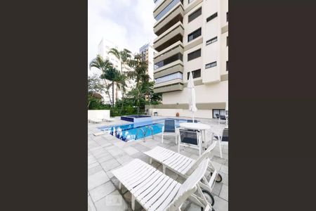 Apartamento à venda com 229m², 4 quartos e 4 vagasÁrea comum - Piscina