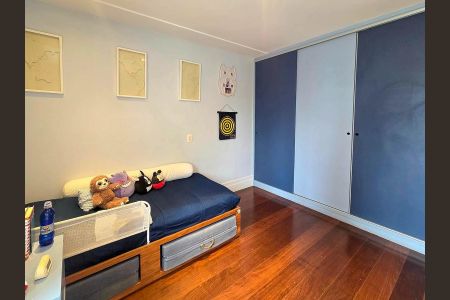 Apartamento à venda com 229m², 4 quartos e 4 vagasQuarto 2