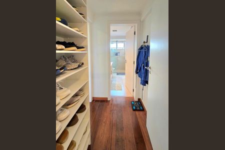 Apartamento à venda com 229m², 4 quartos e 4 vagasCloset da Suíte