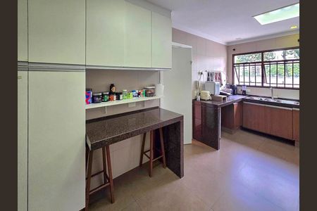 Apartamento à venda com 229m², 4 quartos e 4 vagasCozinha