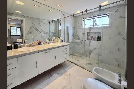 Apartamento à venda com 229m², 4 quartos e 4 vagasBanheiro Social