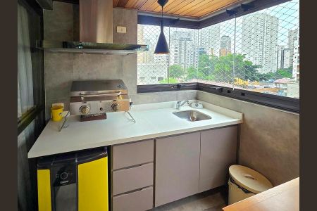 Apartamento à venda com 229m², 4 quartos e 4 vagasVaranda