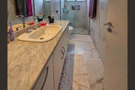 Apartamento à venda com 229m², 4 quartos e 4 vagasBanheiro Social