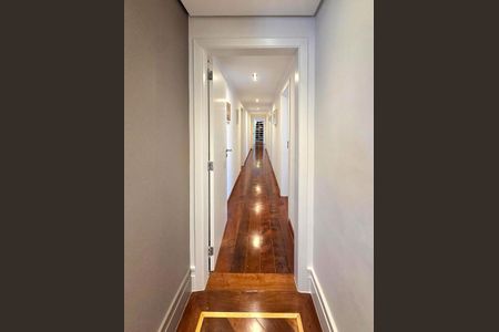 Apartamento à venda com 229m², 4 quartos e 4 vagasCorredor