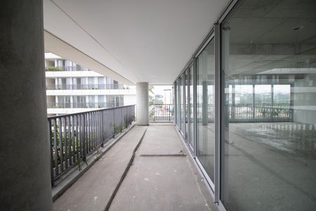 Apartamento à venda com 298m², 3 quartos e 4 vagasVARANDA DA SALA