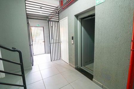 Apartamento à venda com 47m², 2 quartos e 1 vaga Apartamento à venda com 47m², 2 quartos e 1 vagaHall do elevador