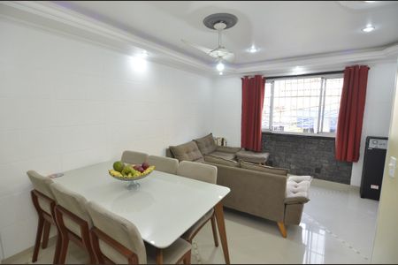 Casa à venda com 90m², 2 quartos e 1 vagaSala