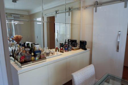 Apartamento à venda com 117m², 2 quartos e 2 vagasSala