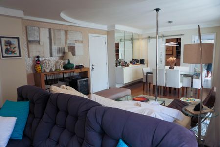 Apartamento à venda com 117m², 2 quartos e 2 vagasSala