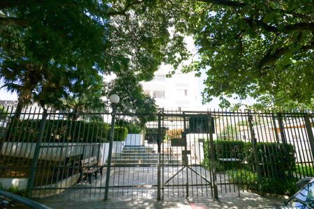 Apartamento para alugar com 65m², 2 quartos e 1 vaga Apartamento para alugar com 65m², 2 quartos e 1 vagaFachada