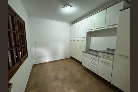 Casa de condomínio para alugar com 3000m², 6 quartos e 4 vagasCozinha