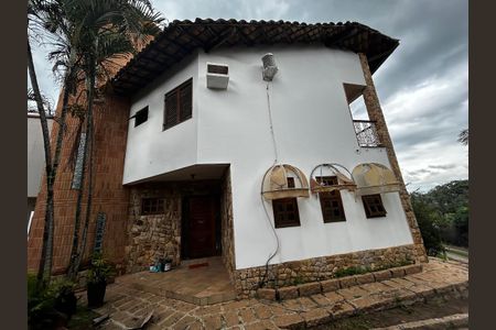 Casa de condomínio para alugar com 3000m², 6 quartos e 4 vagasFachada