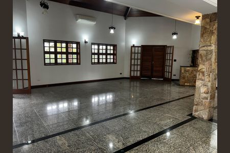 Casa de condomínio para alugar com 3000m², 6 quartos e 4 vagasSala