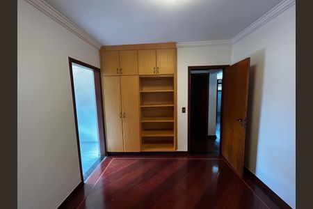 Casa de condomínio para alugar com 3000m², 6 quartos e 4 vagasQuarto