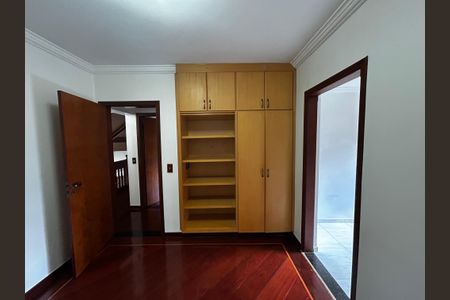 Casa de condomínio para alugar com 3000m², 6 quartos e 4 vagasQuarto