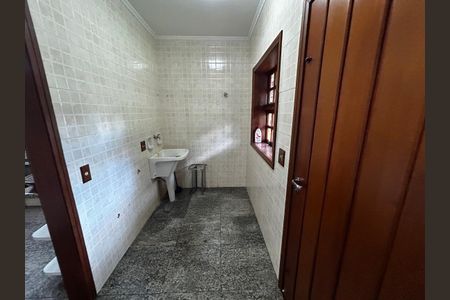 Casa de condomínio para alugar com 3000m², 6 quartos e 4 vagasÁrea serviço