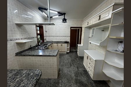 Casa de condomínio para alugar com 3000m², 6 quartos e 4 vagasCozinha