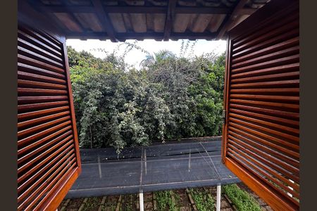 Casa de condomínio para alugar com 3000m², 6 quartos e 4 vagasVista