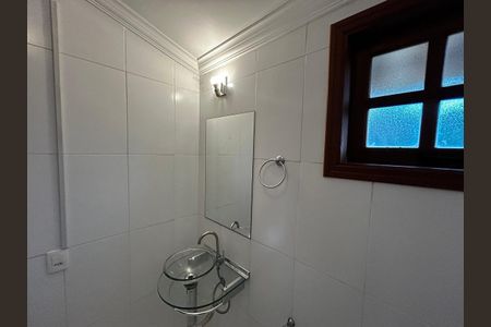 Casa de condomínio para alugar com 3000m², 6 quartos e 4 vagasBanheiro