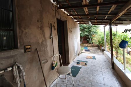 Casa à venda com 295m², 3 quartos e 2 vagasCorredor - Quintal