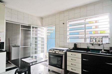 Casa à venda com 114m², 2 quartos e 2 vagas