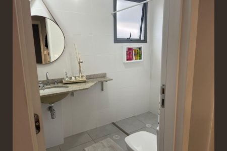 Apartamento à venda com 106m², 4 quartos e 2 vagasBanheiro